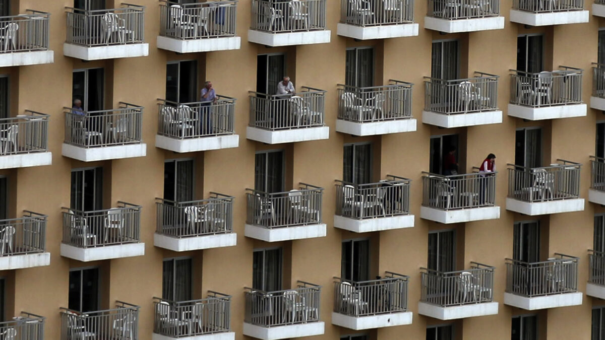 Benidorm crea cláusula anti-Magaluf para evitar que turistas drogados se tiren desde los balcones