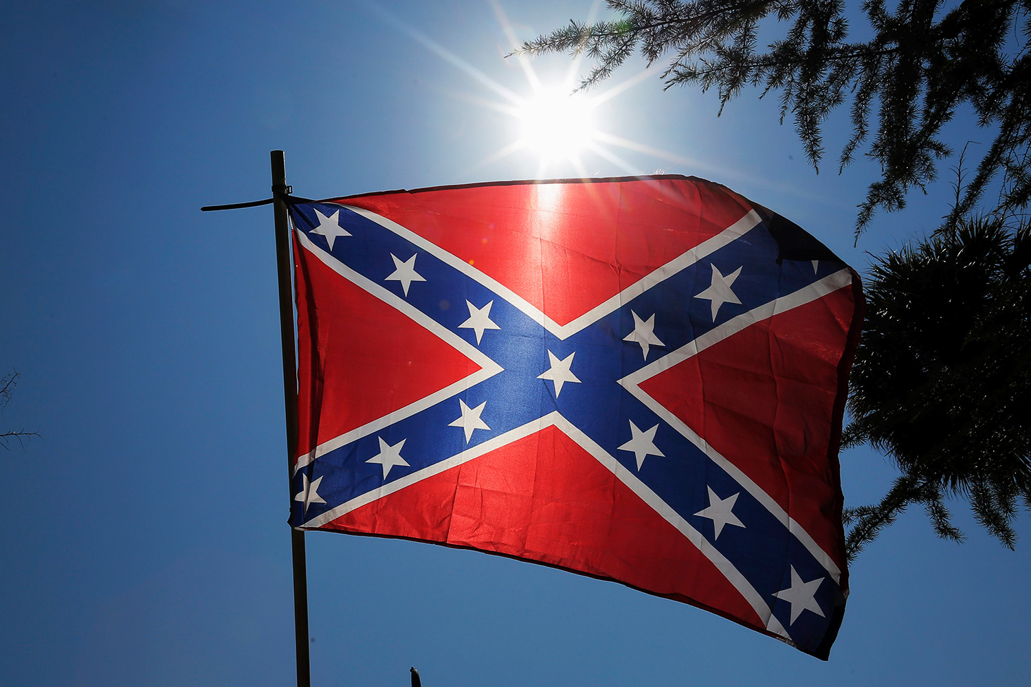 Amazon y Google prohíben la venta de la bandera confederada de EE UU
