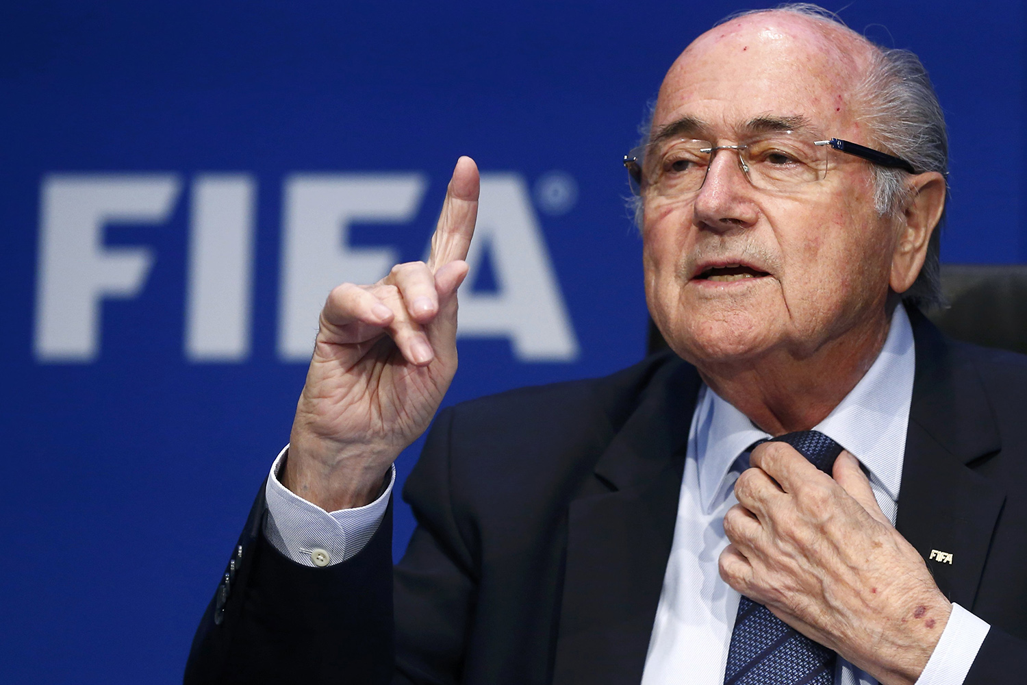 Blatter perdona pero no olvida la actitud de la UEFA