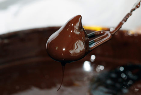 Comer chocolate reduce el riesgo de ictus y de enfermedades cardiacas