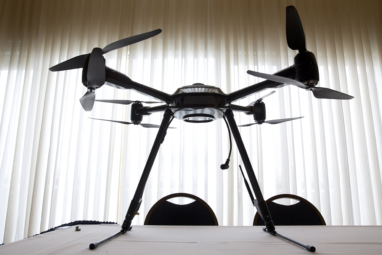 Usan drones para evitar que los alumnos copien en los exámenes