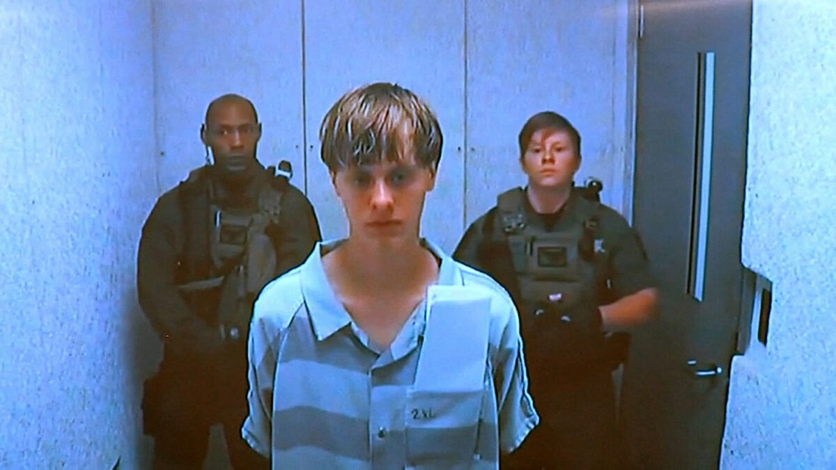 Familiares de las víctimas al frío Dylann Roof: Te perdonamos, que Dios te bendiga