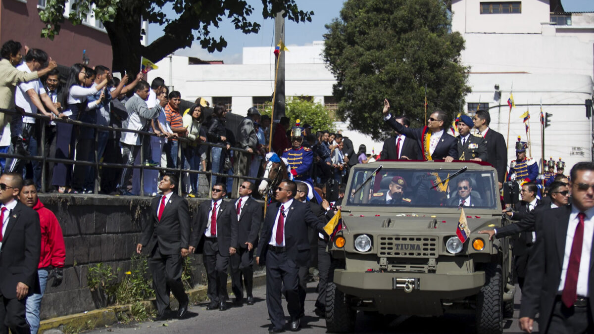 Ecuador encuentra la fórmula mágica contra la inmigración ilegal: declararlos legales a todos