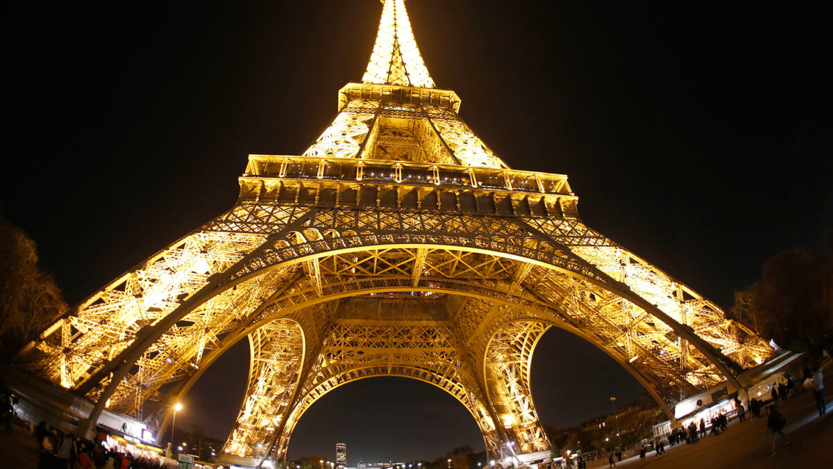 La altura de la torre Eiffel varía 12 centímetros en función de la temperatura