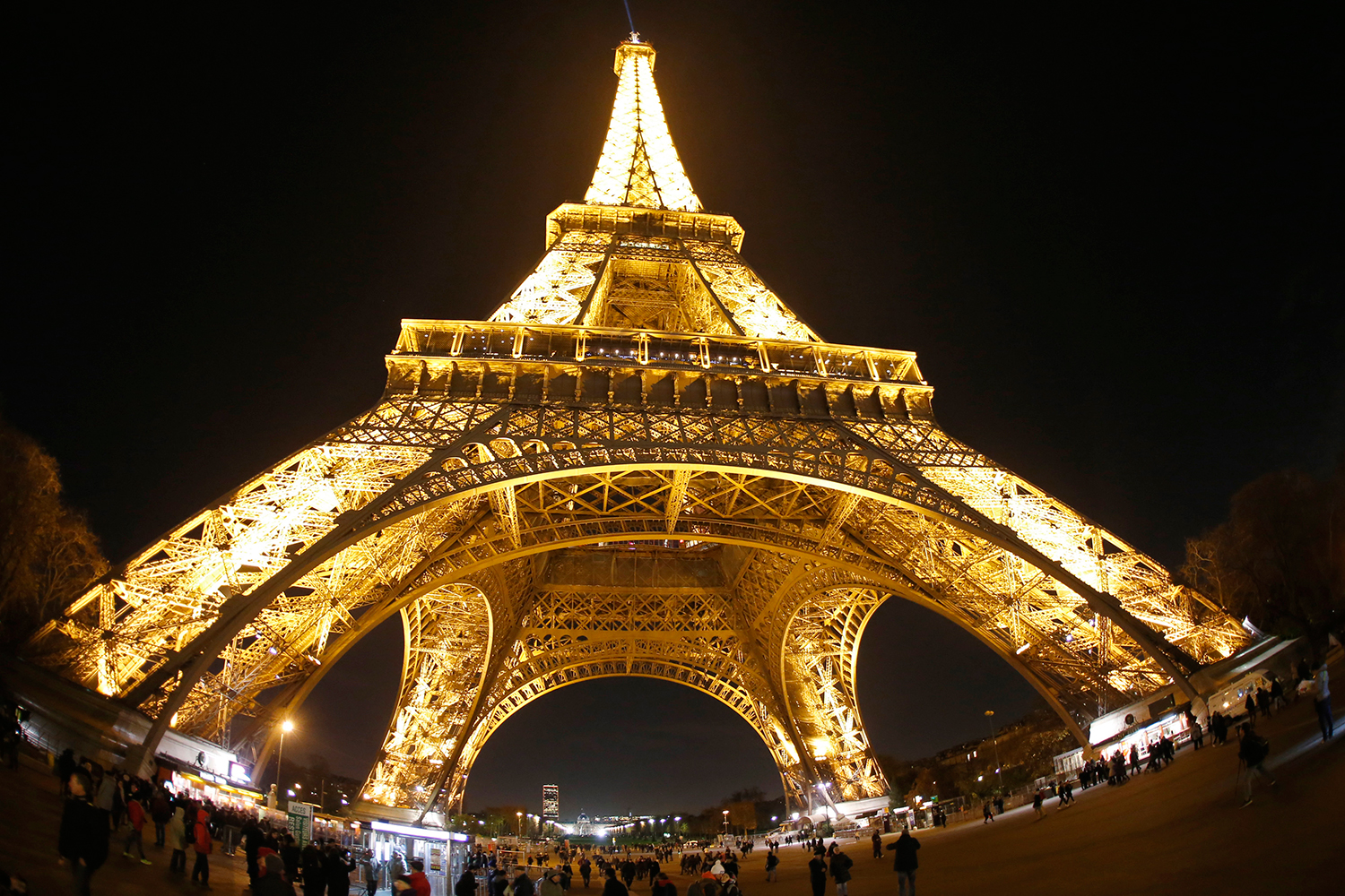 La altura de la torre Eiffel varía 12 centímetros en función de la temperatura