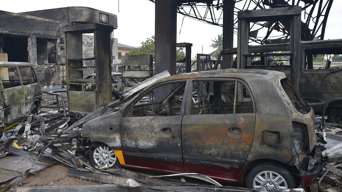 75 muertos por una explosión en una gasolinera en Accra