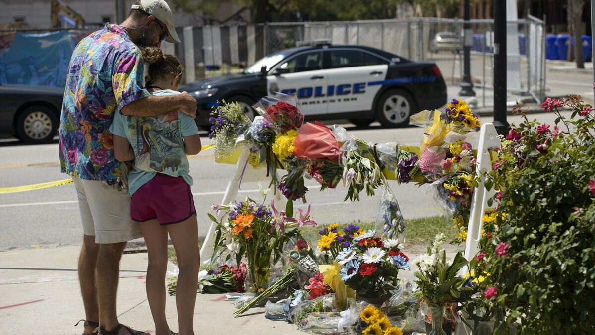 Obama llama a controlar las armas de fuego tras masacre en iglesia de Charleston