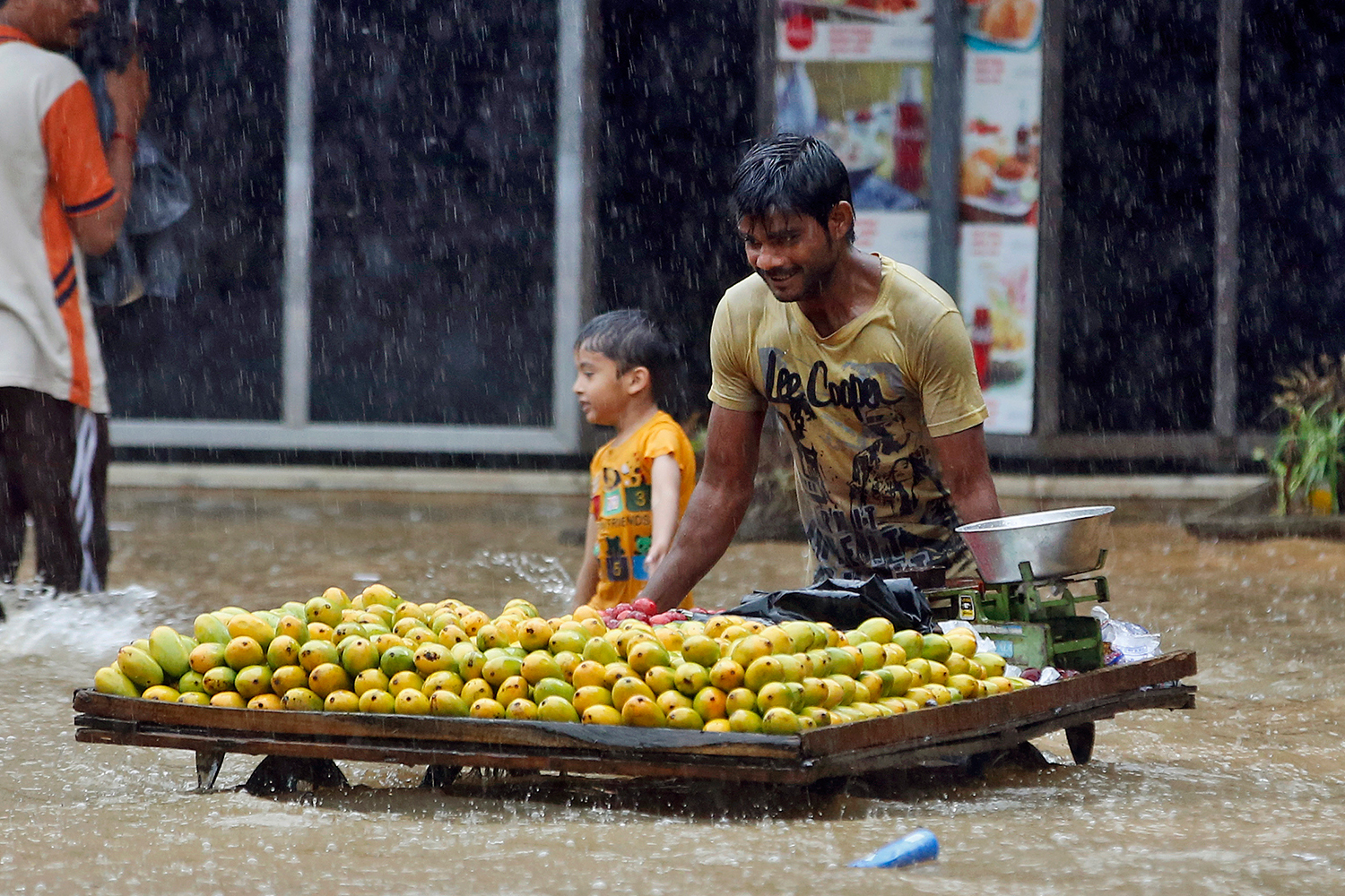 33 muertos y 8.700 afectados por las inundaciones en el oeste de la India