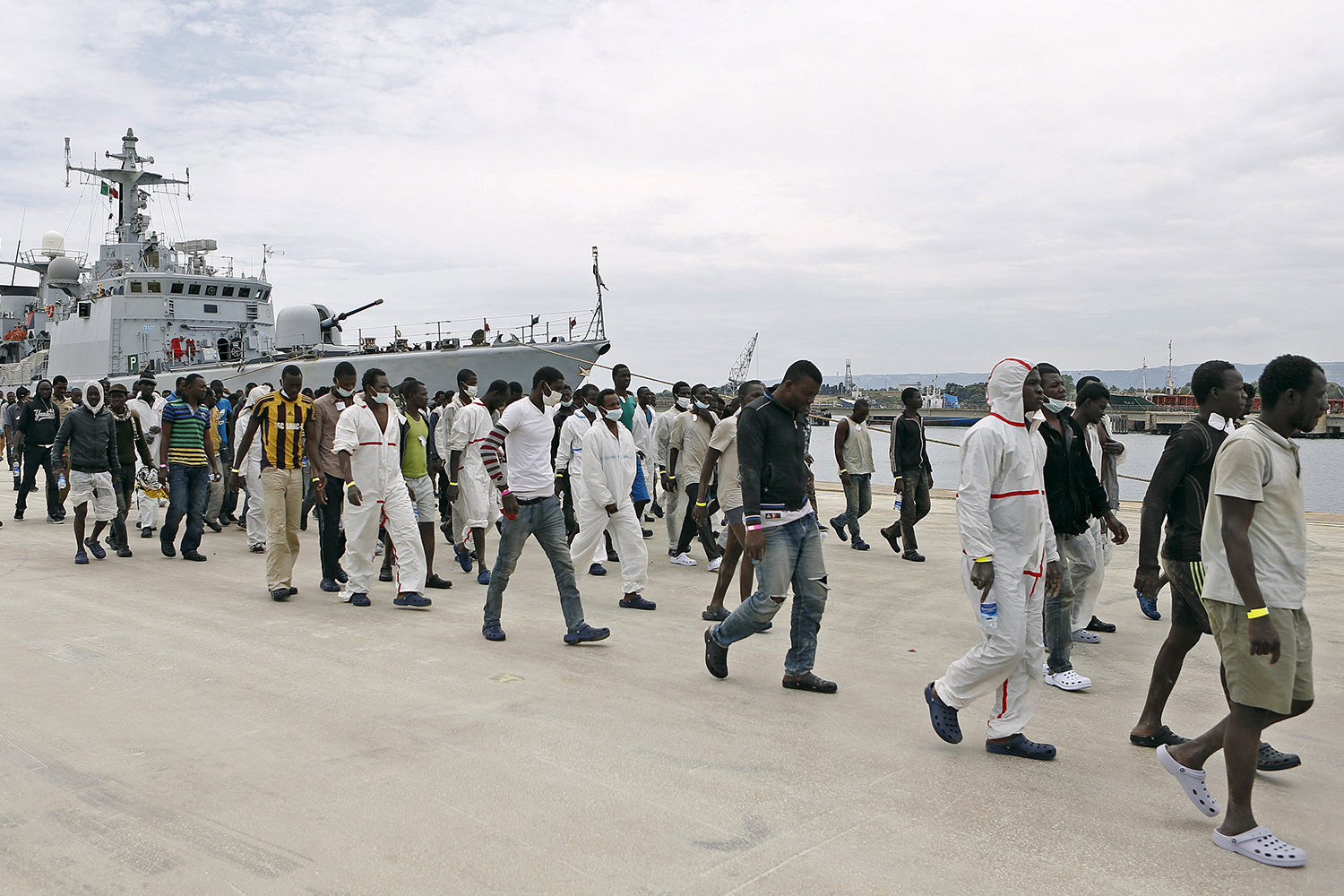 La llegada de 5.000 inmigrantes en 48 horas desborda a las autoridades italianas