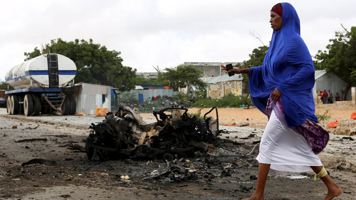 Coche bomba del Al Sahbaab en Mogadiscio contra entrenadores militares de Emiratos Árabes Unidos