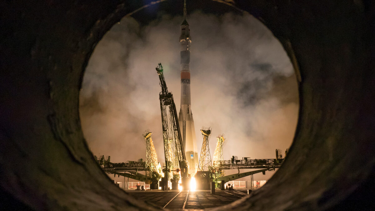 Los tres astronautas del Soyuz ponen fin a su apasionante viaje espacial.