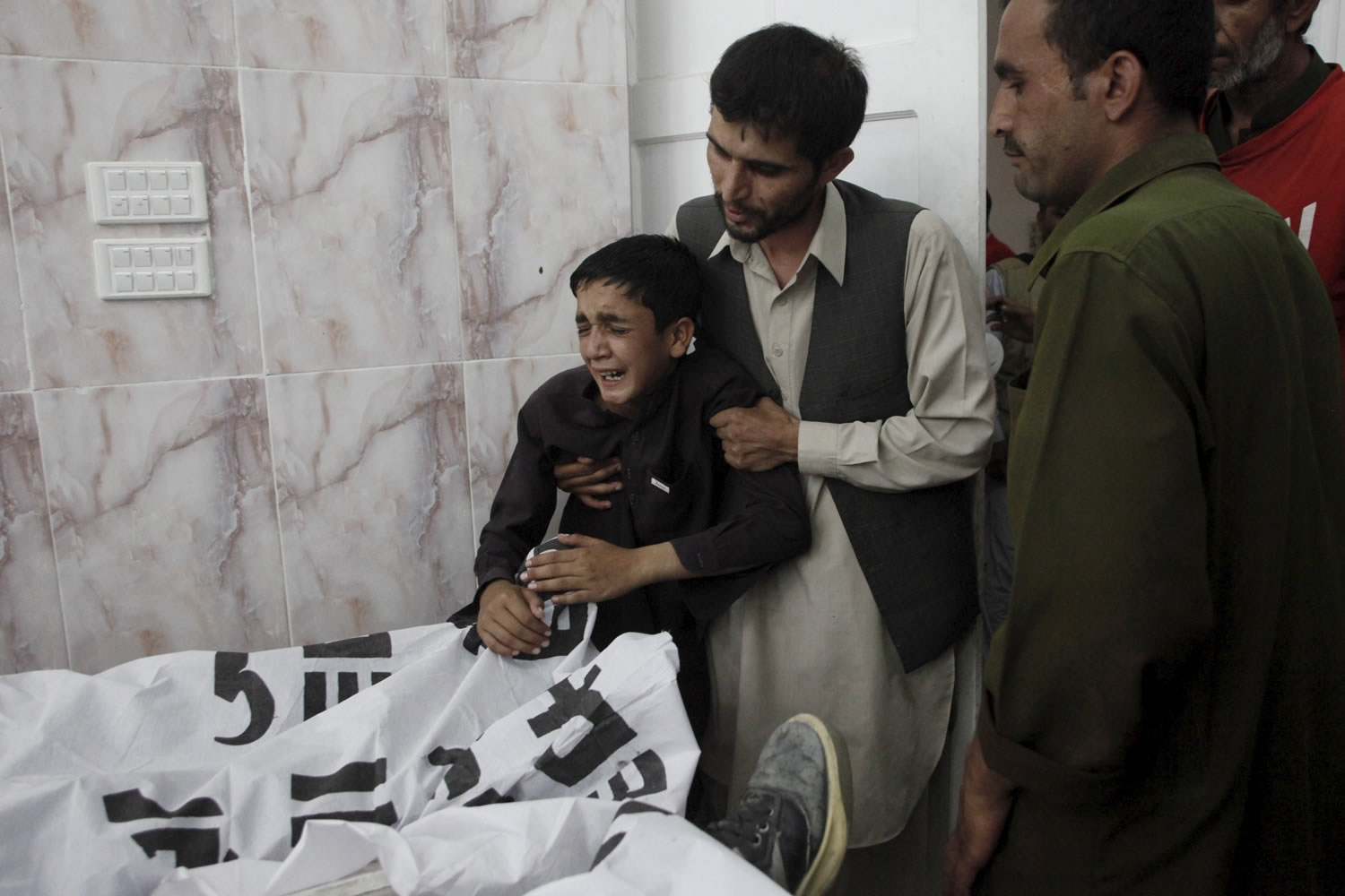 Dolor y desesperación en la morgue del hospital de Quetta tras la peor ola de asesinatos a policías