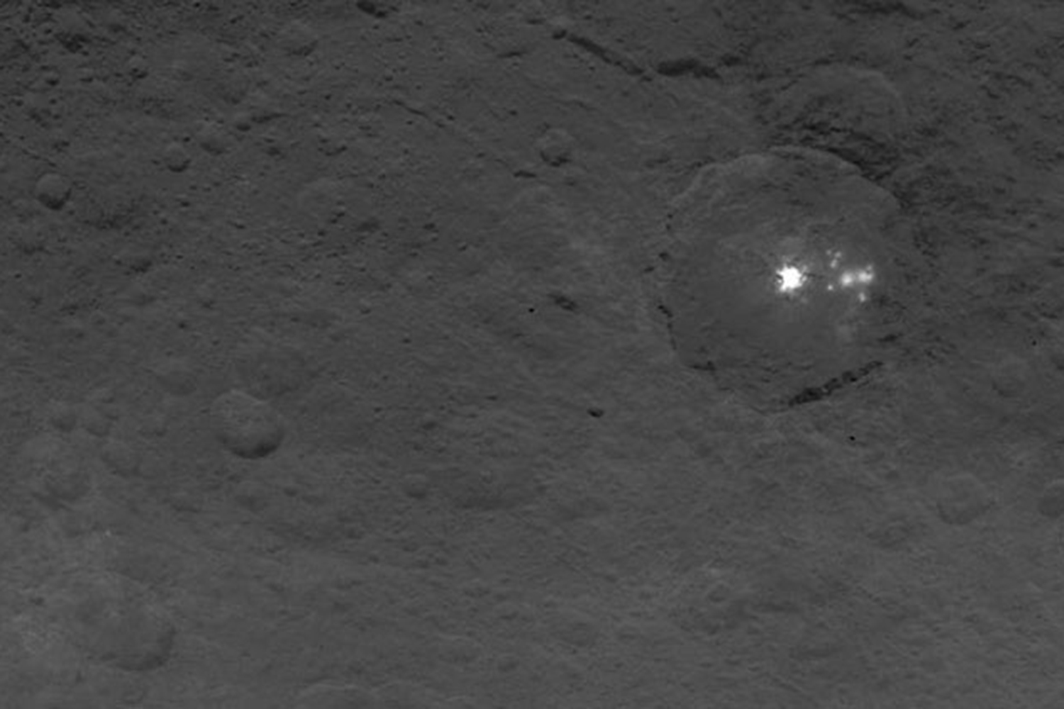 La NASA descubre una extraña «pirámide» en el planeta enano Ceres