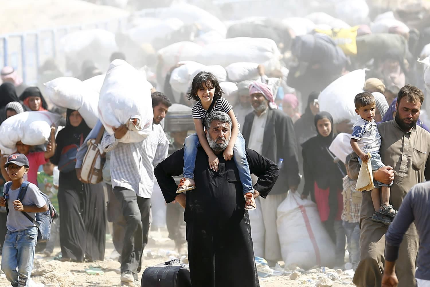 La reapertura de la frontera turca permite el éxodo a 10.000 refugiados sirios