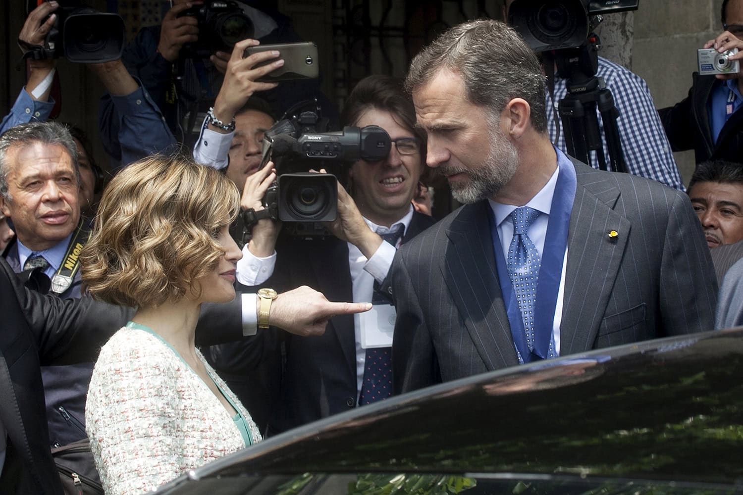 Enrique Peña Nieto otorga al rey Felipe VI la condecoración de la Orden Mexicana del Águila Azteca