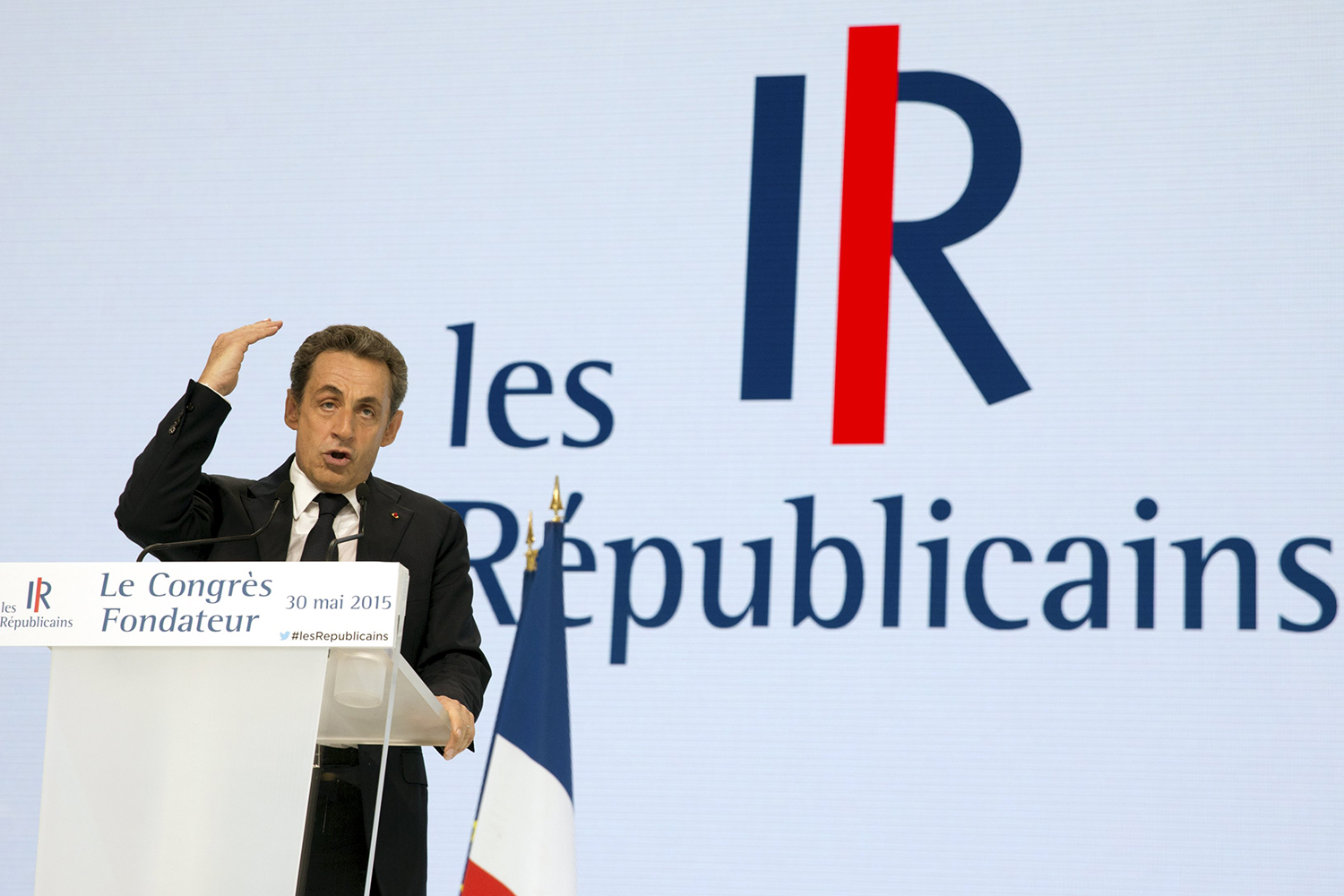 Sarkozy carga contra la izquierda para atraer a los desencantados