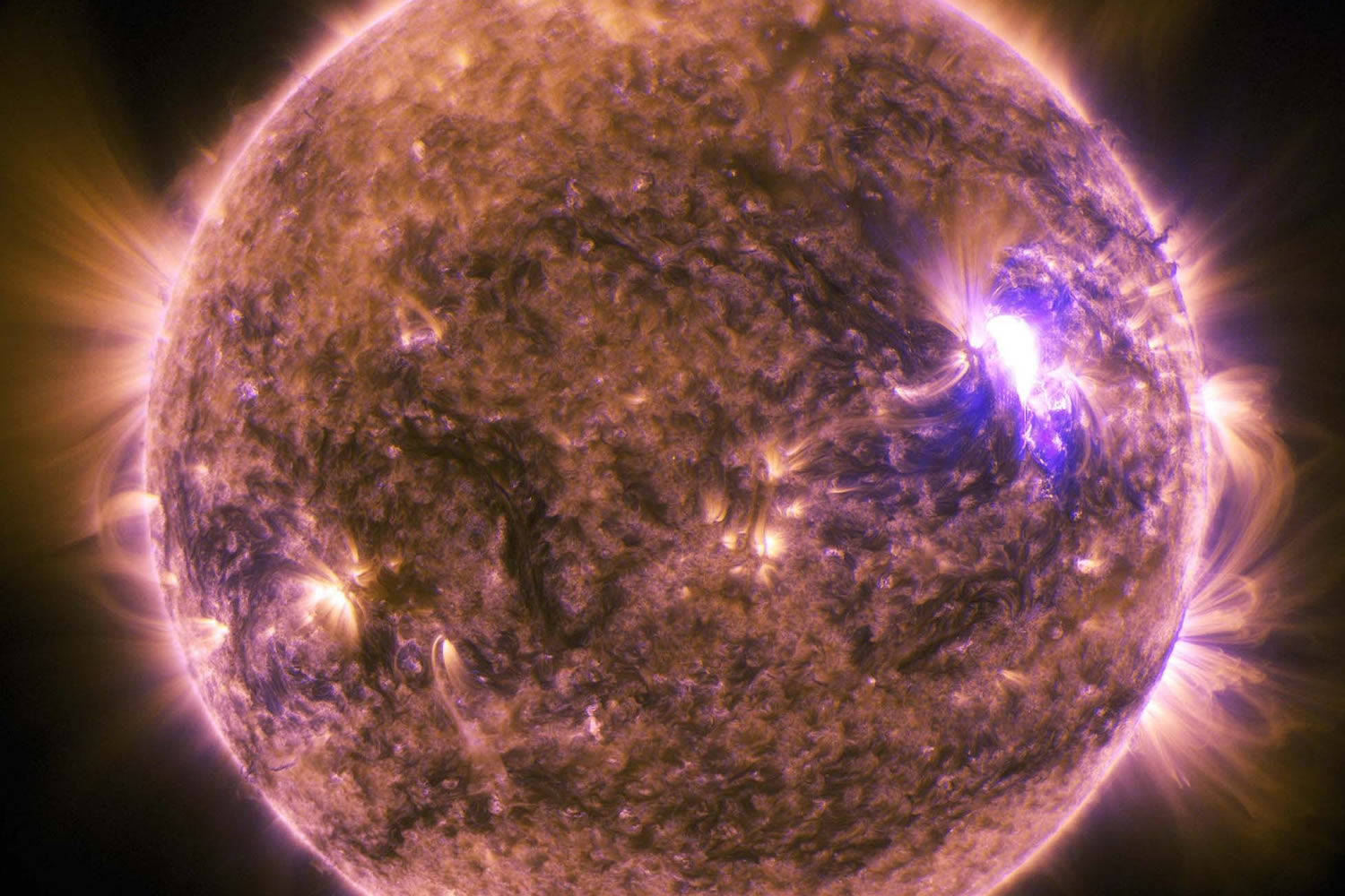 El sol lanza otra llamarada solar mientras la primera alcanzaba la Tierra