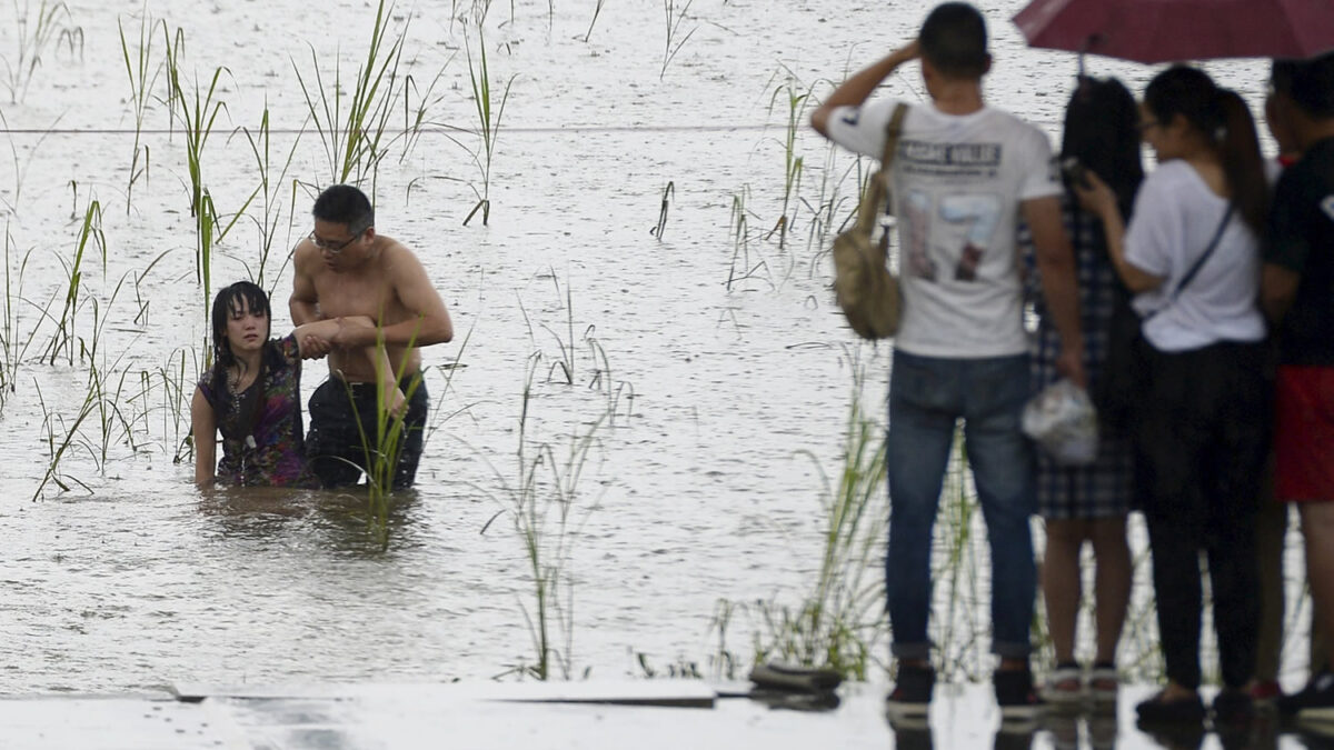 Un hombre salva la vida a una niña que se arrojó al río en el lugar con más suicidios del mundo