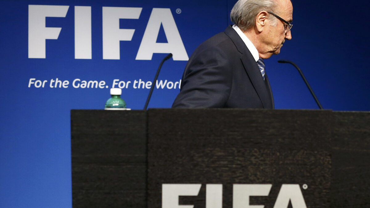 Joseph Blatter se marcha de la FIFA.