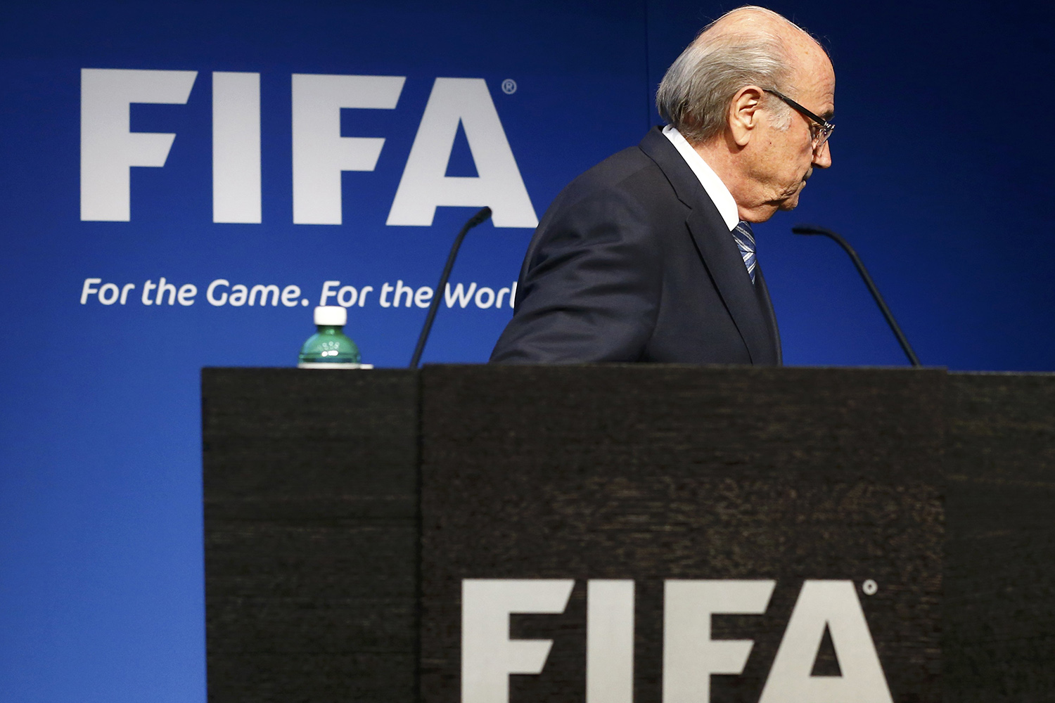 Joseph Blatter se marcha de la FIFA.