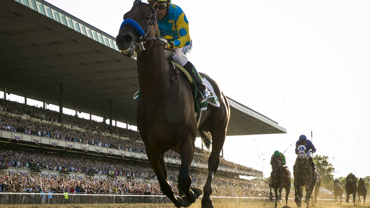 Víctor Espinoza gana con American Pharoah