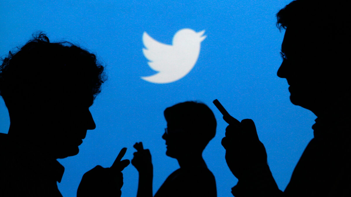 Los españoles son los que más acceden a Twitter a través del móvil