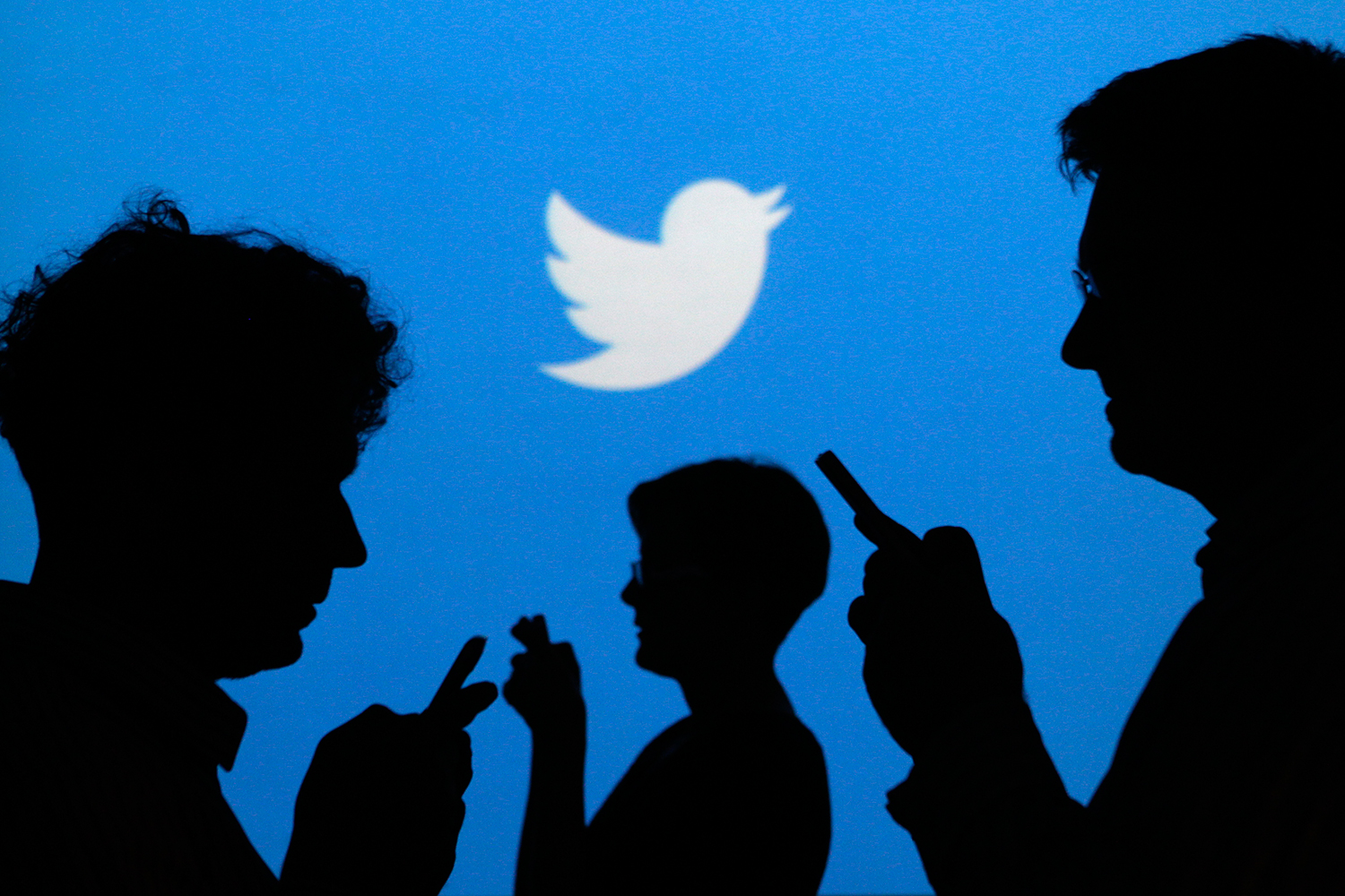 Los españoles son los que más acceden a Twitter a través del móvil