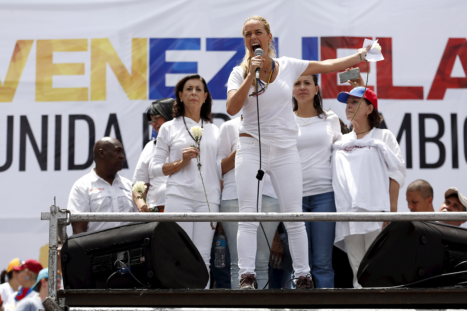 Miles de venezolanos exigen la libertad de los opositores presos