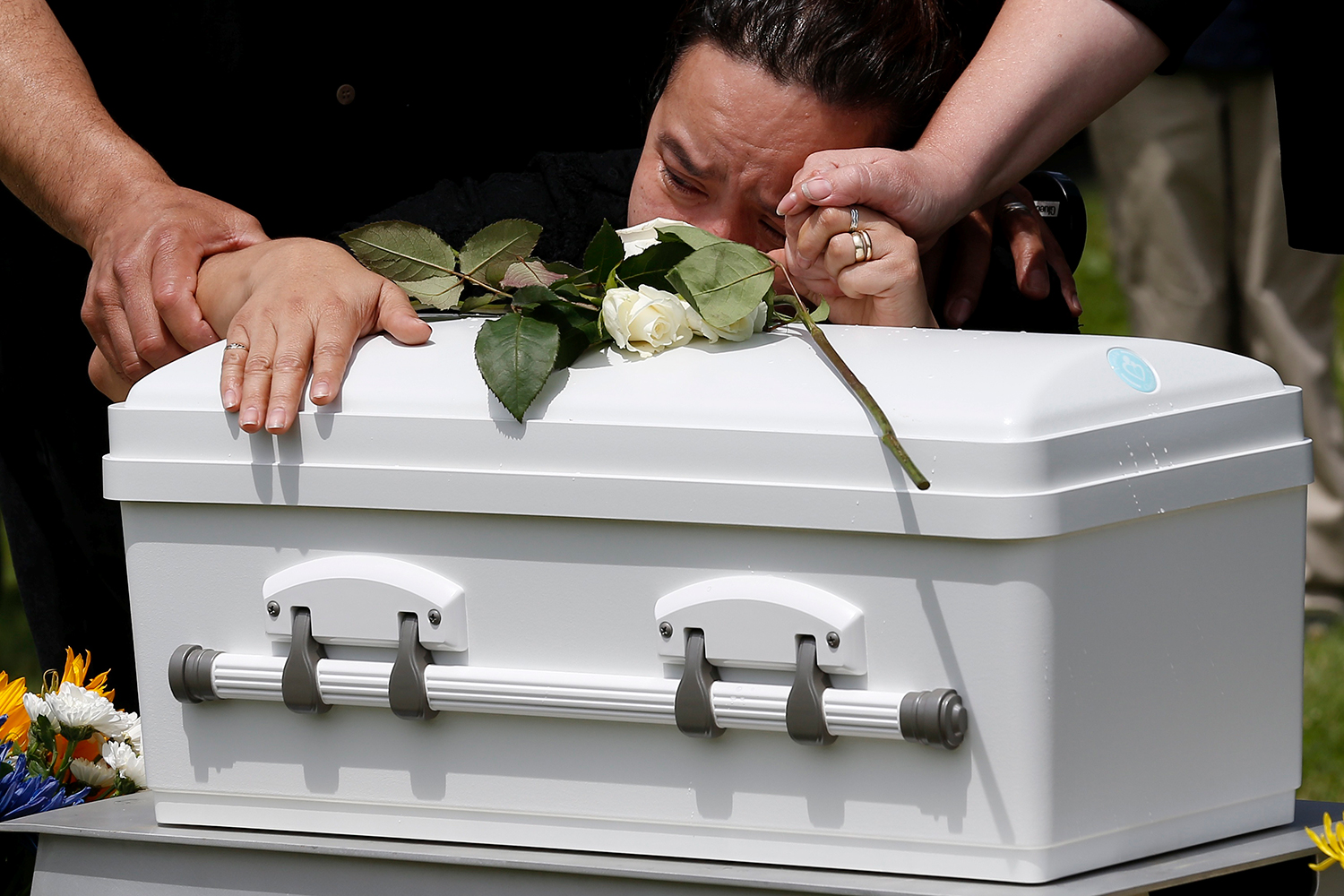 Un bebé ‘resucita’ en el ataúd durante su funeral en Kenia