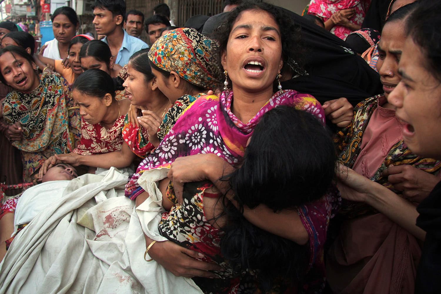 Una avalancha humana en el norte de Bangladés se salda con 23 personas fallecidas