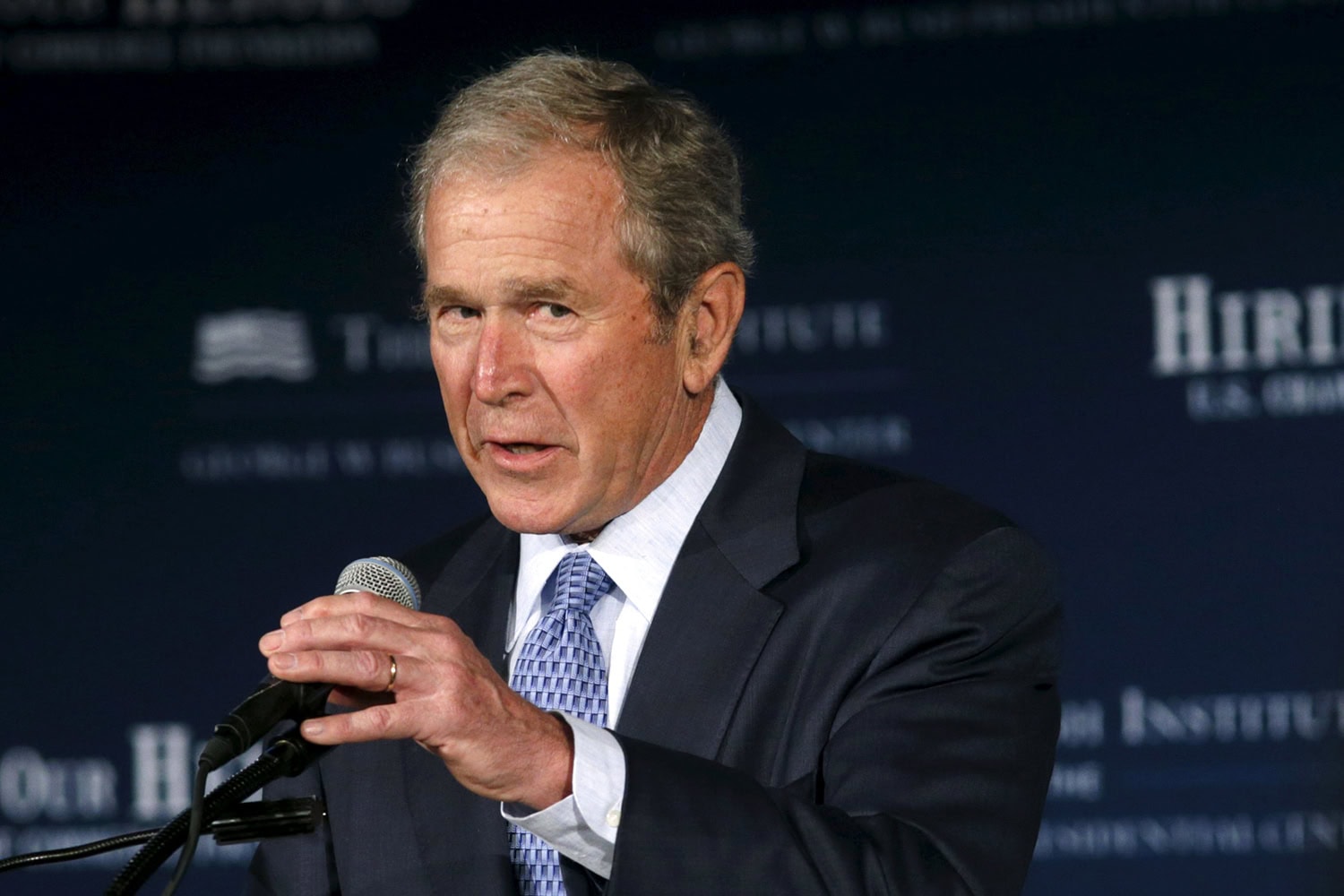 George W. Bush cobra 100.000 dólares por una charla a militares veteranos