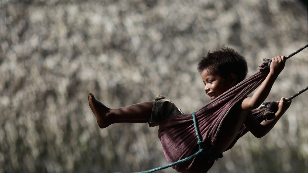 La amistad ayuda a los niños pobres a afrontar los problemas de la vida