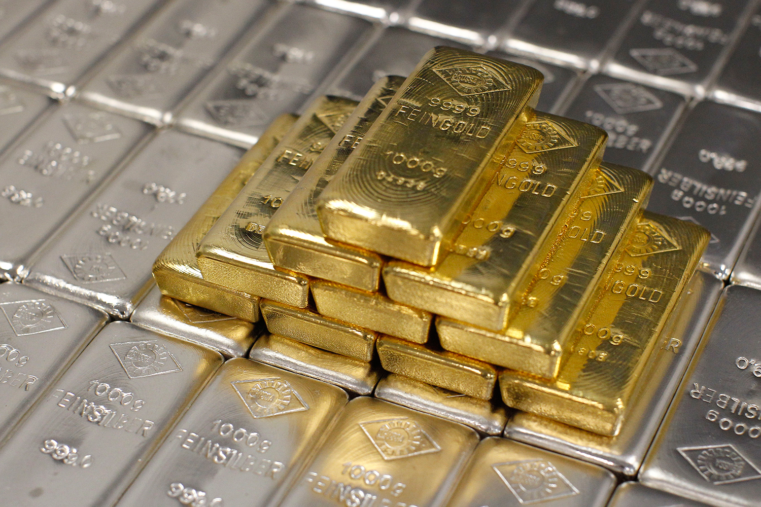 "Compren oro y plata porque viene un reinicio a gran escala de la economía"