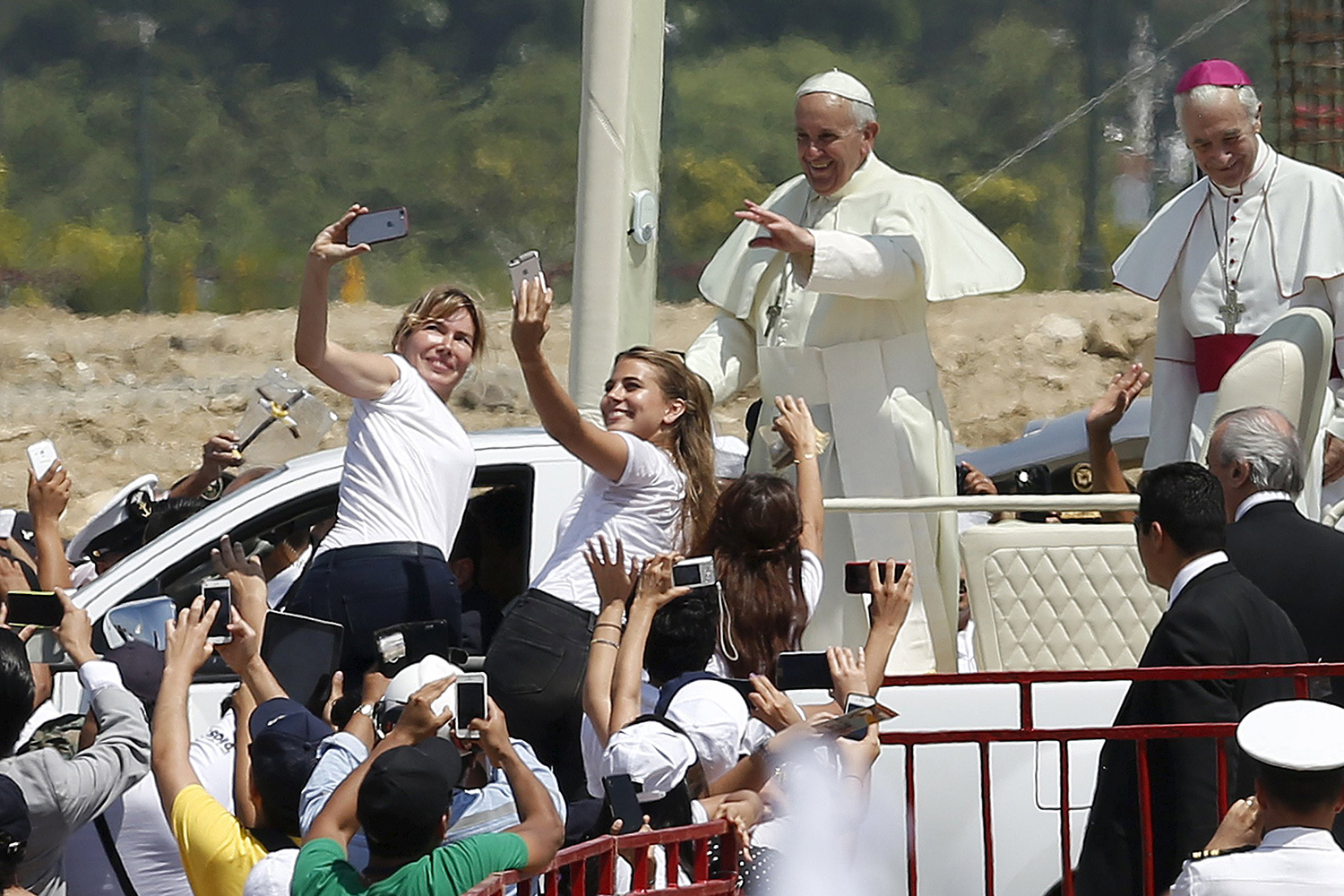 Unos 600.000 fieles asisten bajo un sol abrasador a la misa del Papa en Guayaquil