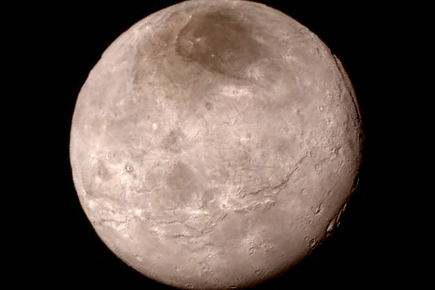 Emoción, asombro y silencio al recibir la primera foto de Plutón