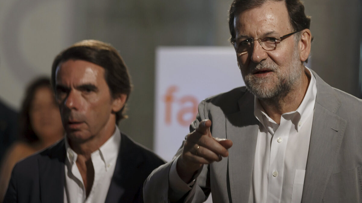 Aznar advierte en presencia de Rajoy: Cuando llega el populismo, llega para quedarse»