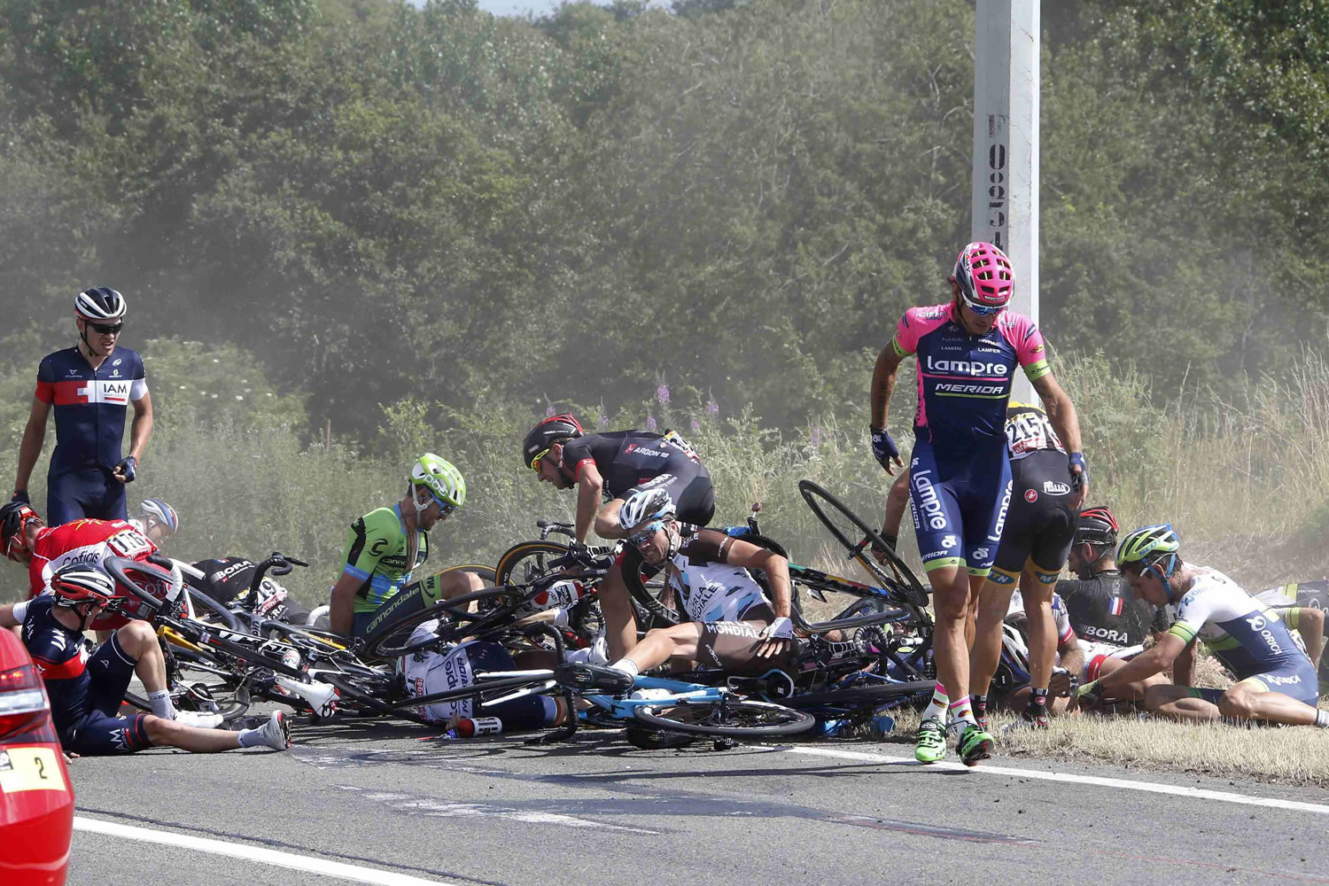 La tercera etapa del Tour de Francia 2015 se detuvo