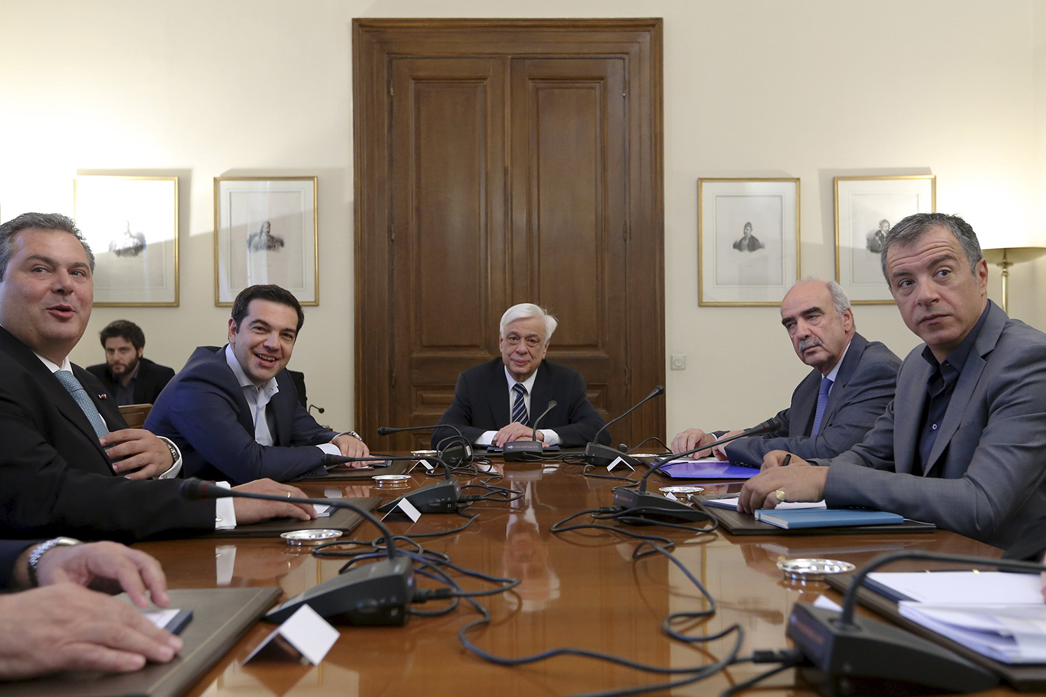 Los líderes políticos griegos cierran filas en torno a Tsipras