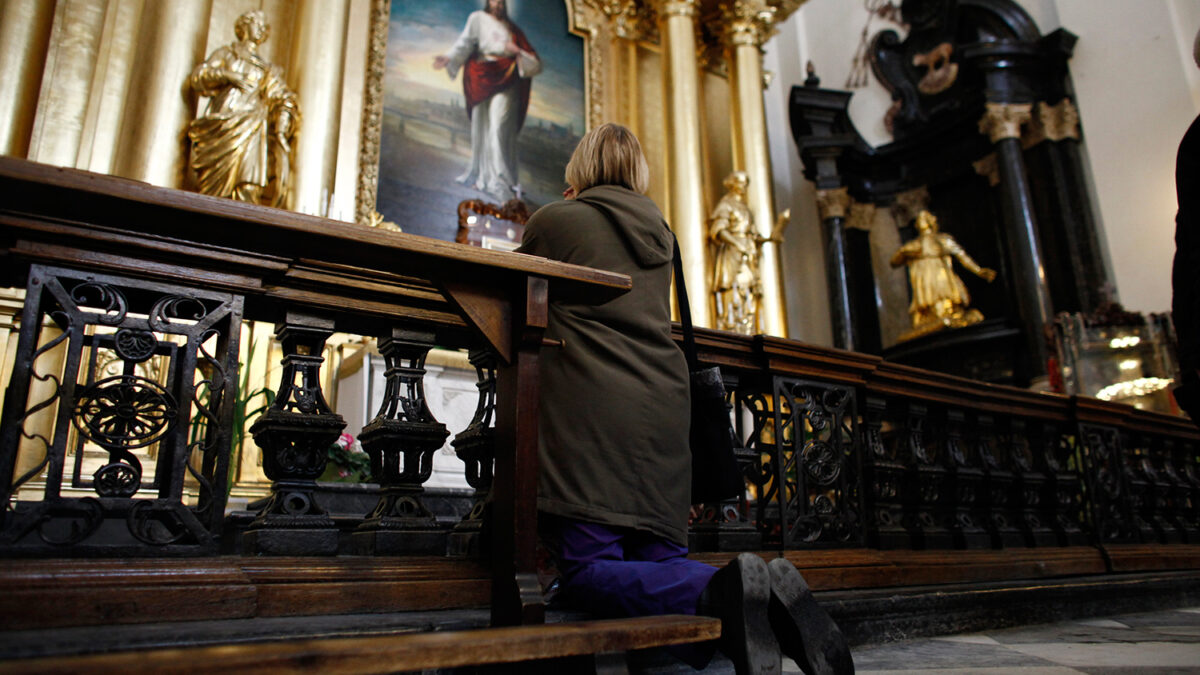 Ir a la iglesia tiene más beneficios para la salud que hacer deporte