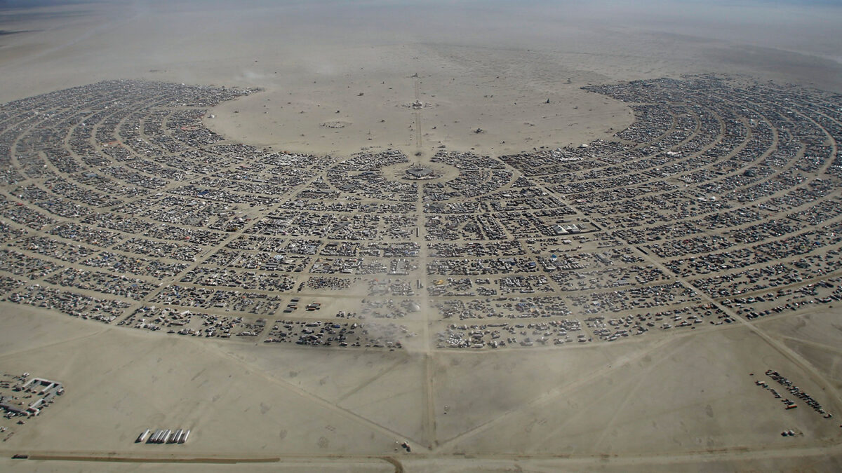 Impresionantes imágenes aéreas: el camping del Festival Burning Man, más grande que San Francisco