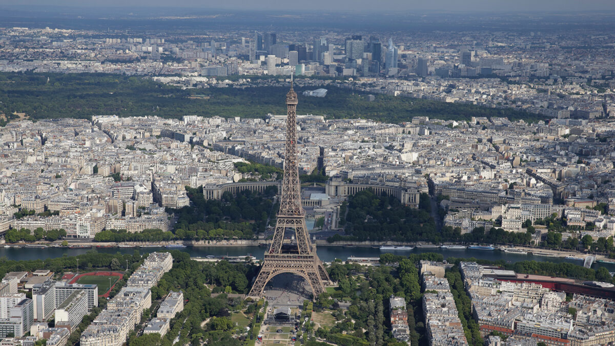 Una falsa alarma activa la alerta máxima terrorista de la Torre Eiffel