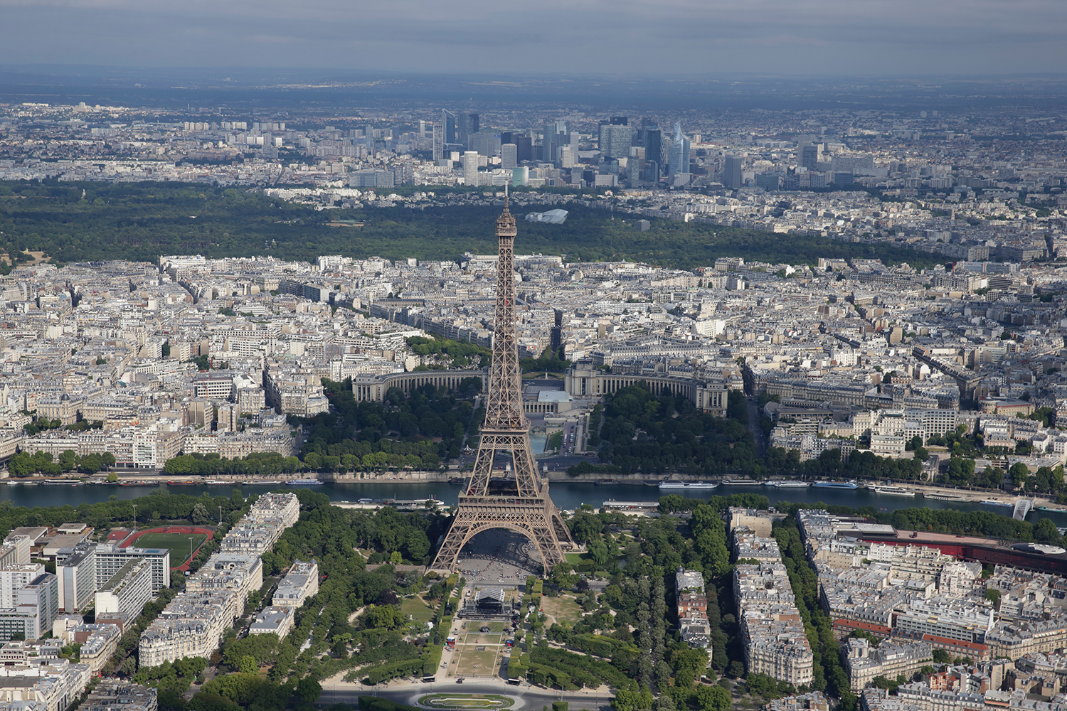 Una falsa alarma activa la alerta máxima terrorista de la Torre Eiffel