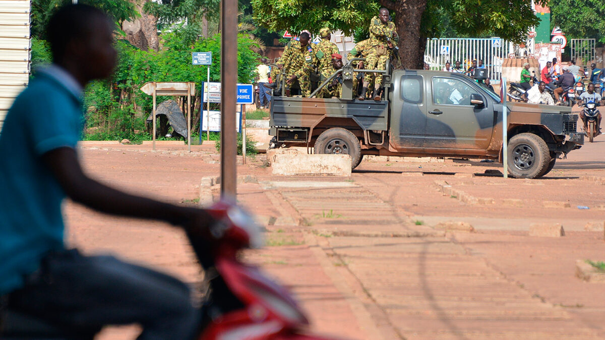 Golpe de Estado en Burkina Faso: el Ejército toma el poder y suspende la transición a la democracia