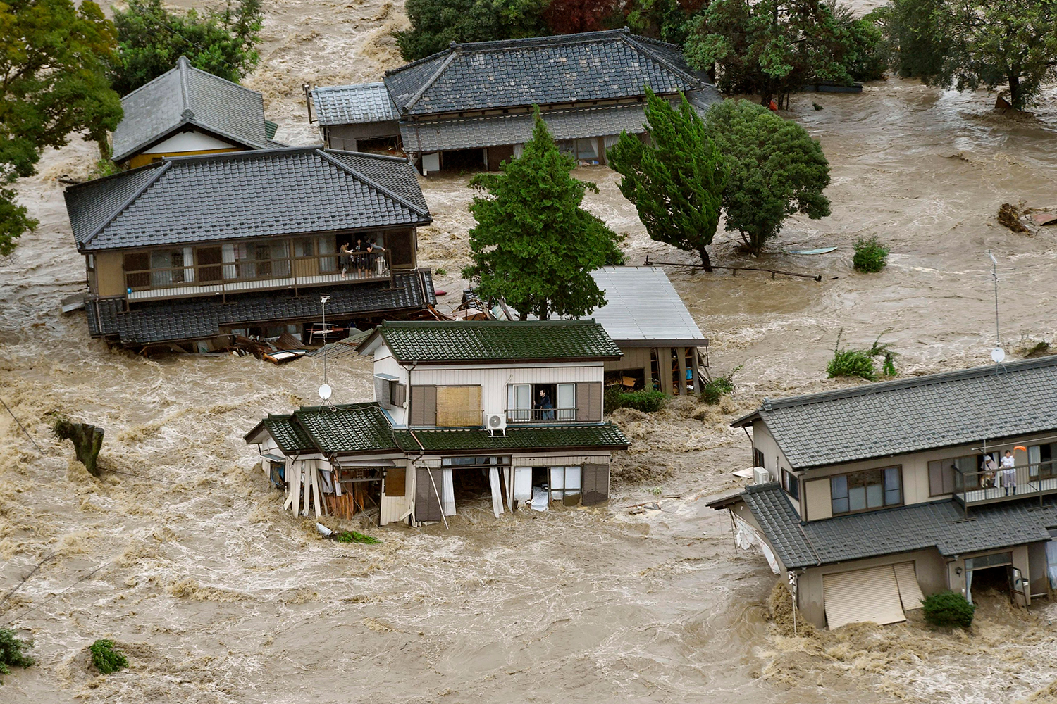 El tifón Etau engulle la ciudad de Joso y provoca graves inundaciones en Japón