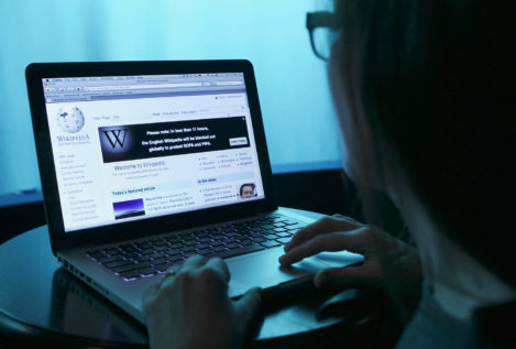 Wikipedia desmantela una red de cientos de editores que cobraban a empresas