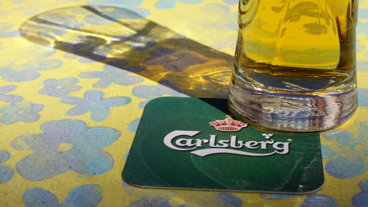 Carlsberg retira 140.000 litros de cerveza por estar contaminada con detergente