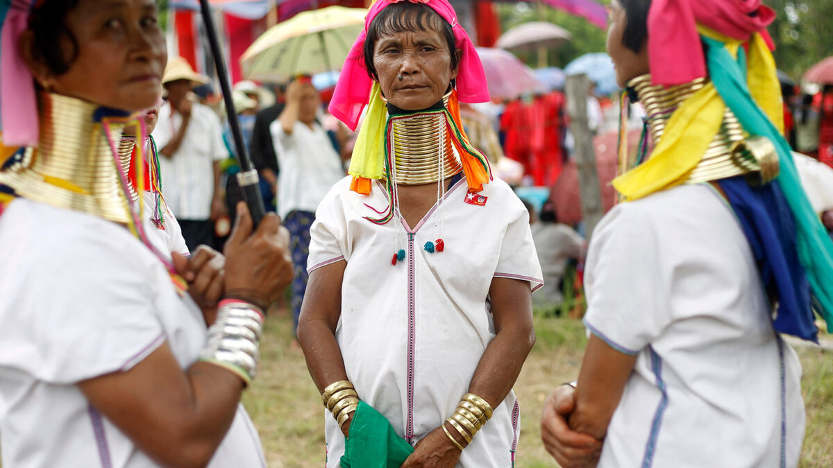 Las últimas ‘mujeres jirafa’