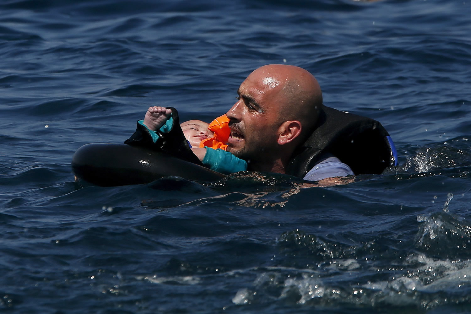 Dos naufragios de refugiados en Grecia con distinto desenlace: 32 supervivientes, 34 muertos
