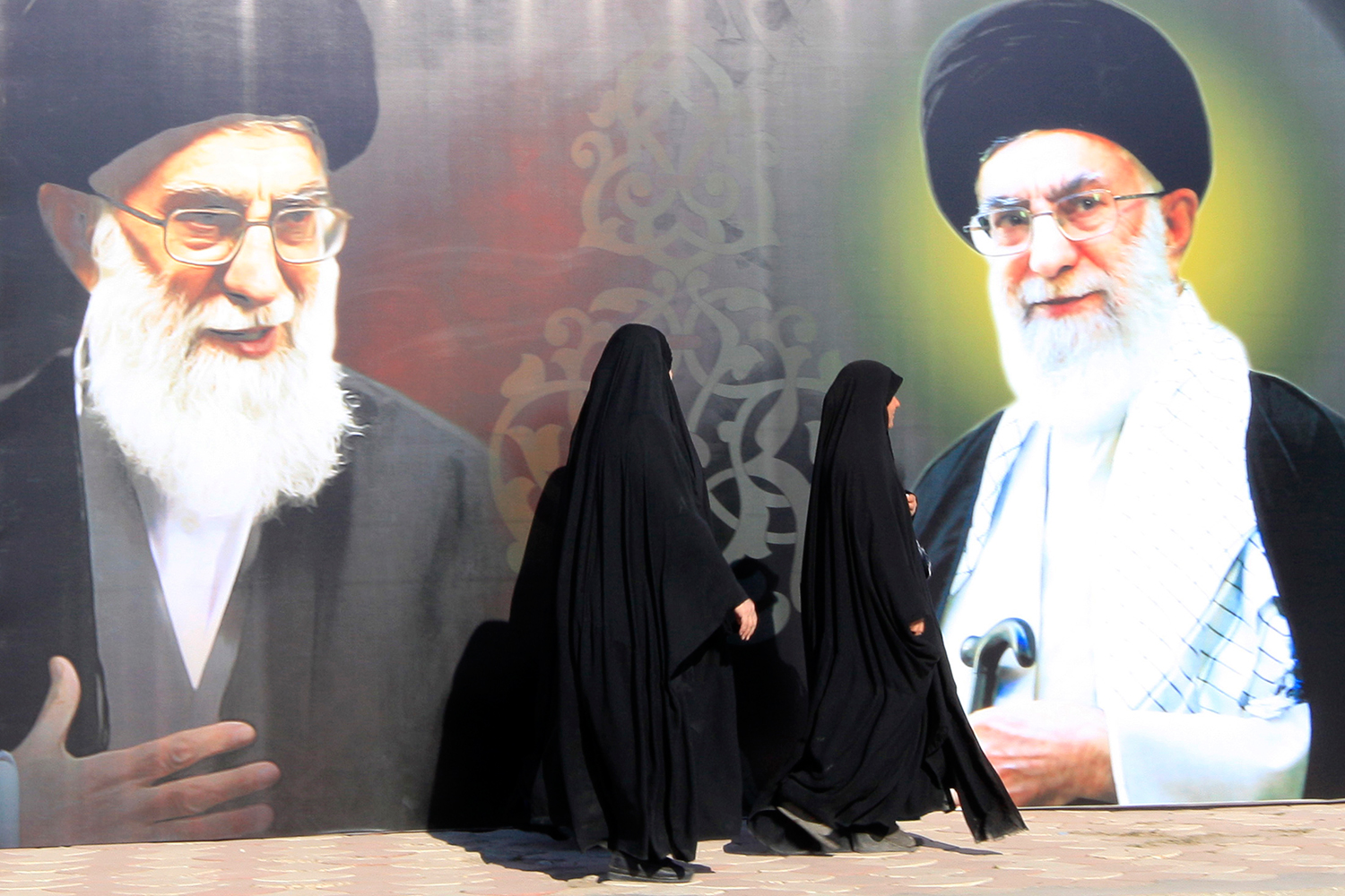 Irán invierte "miles de millones" en apoyar a organizaciones terroristas