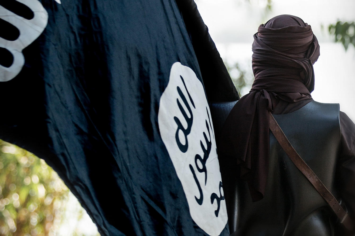La revista del Estado Islámico saca "a la venta" a dos hombres secuestrados